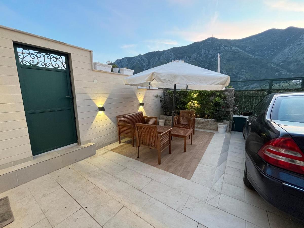 Miramare , Dobrota Seafront Apartment