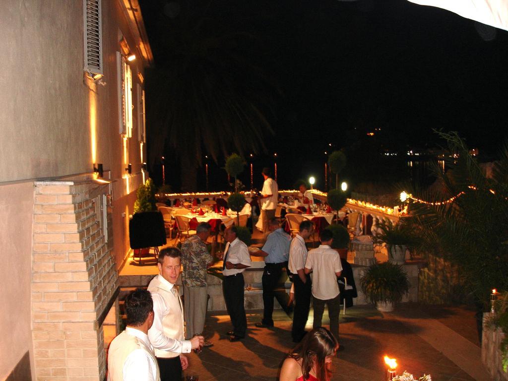 Miramare , Dobrota Seafront Apartment