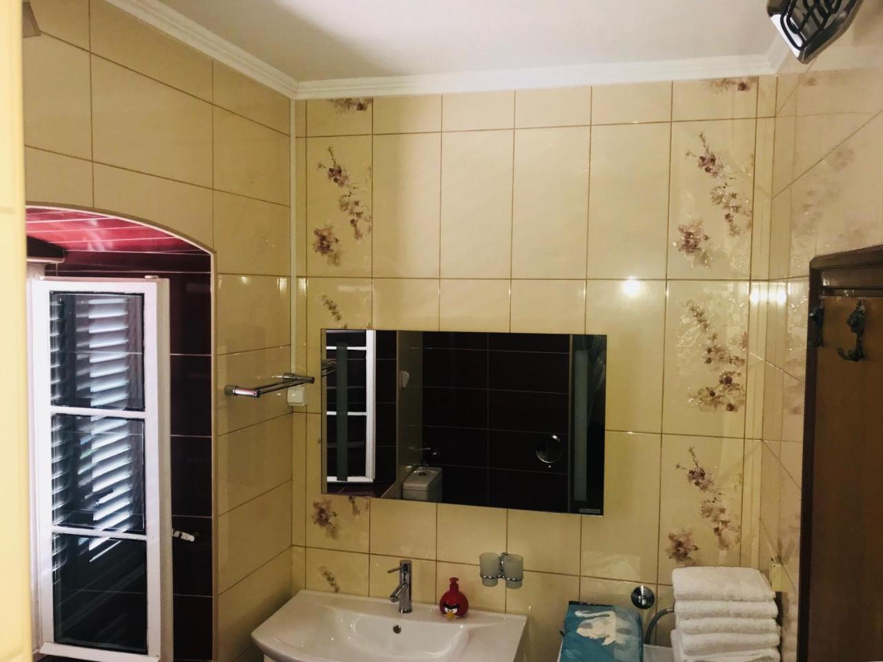 Miramare , Dobrota Seafront Apartment